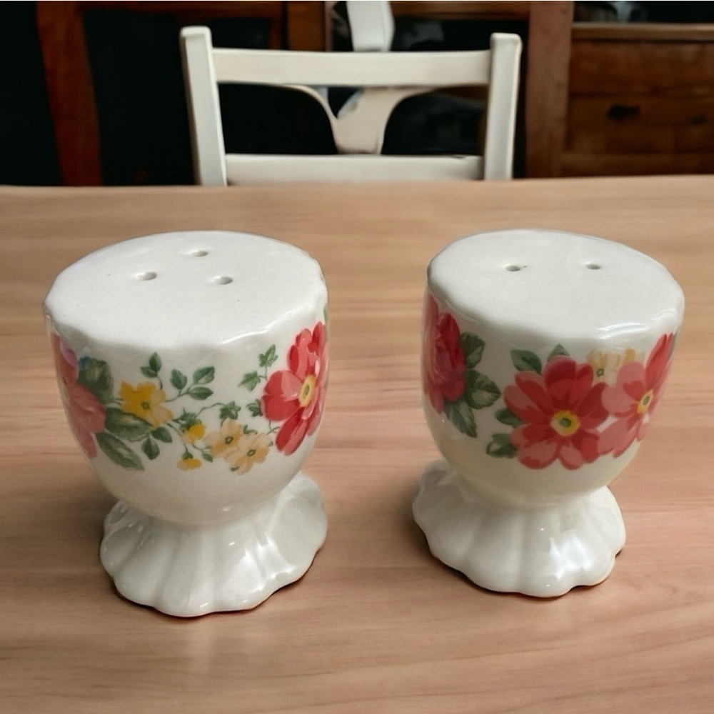 Pioneer Woman Floral Ceramic Footed Salt and Pepper Shakers with Stoppers